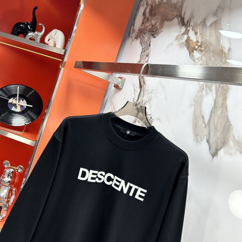 Descente Hoodies